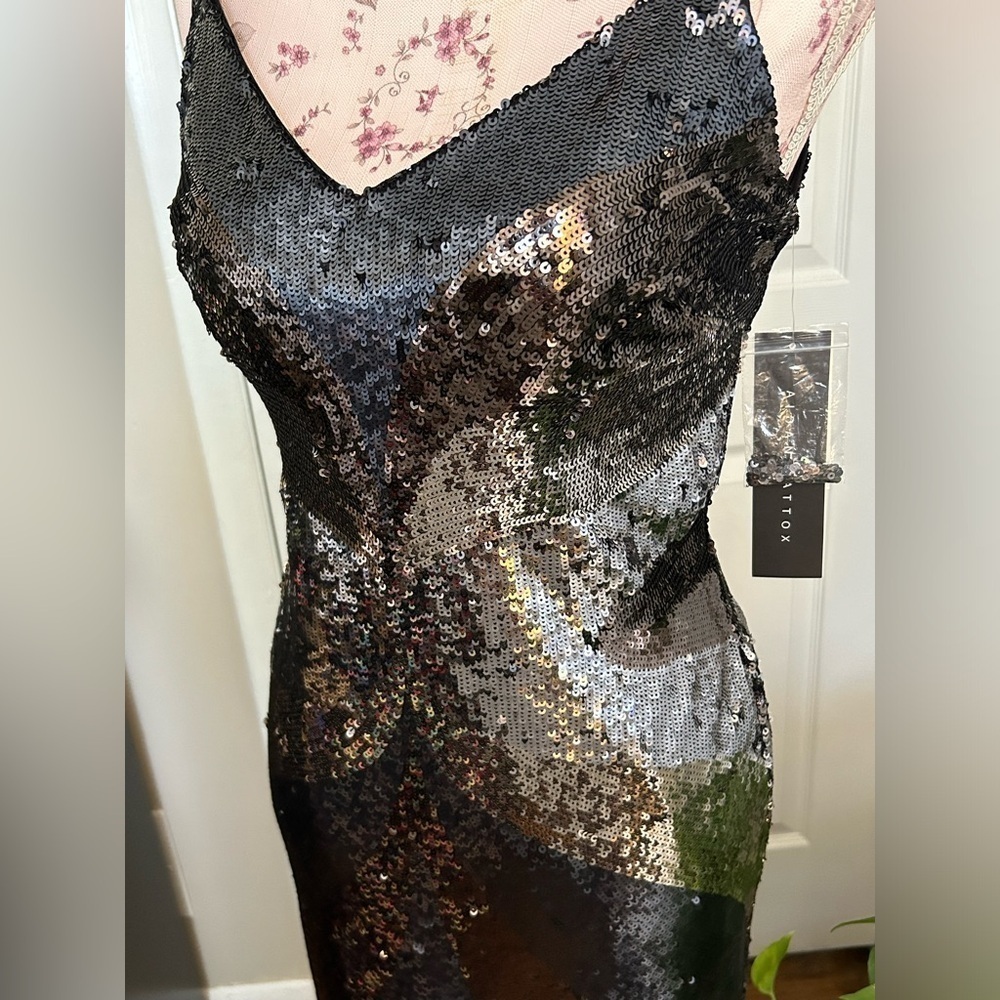 Aidan Mattox Sequins New Years Cocktail Holiday Party Dress Black Gold Silver 10 - Picture 2 of 7